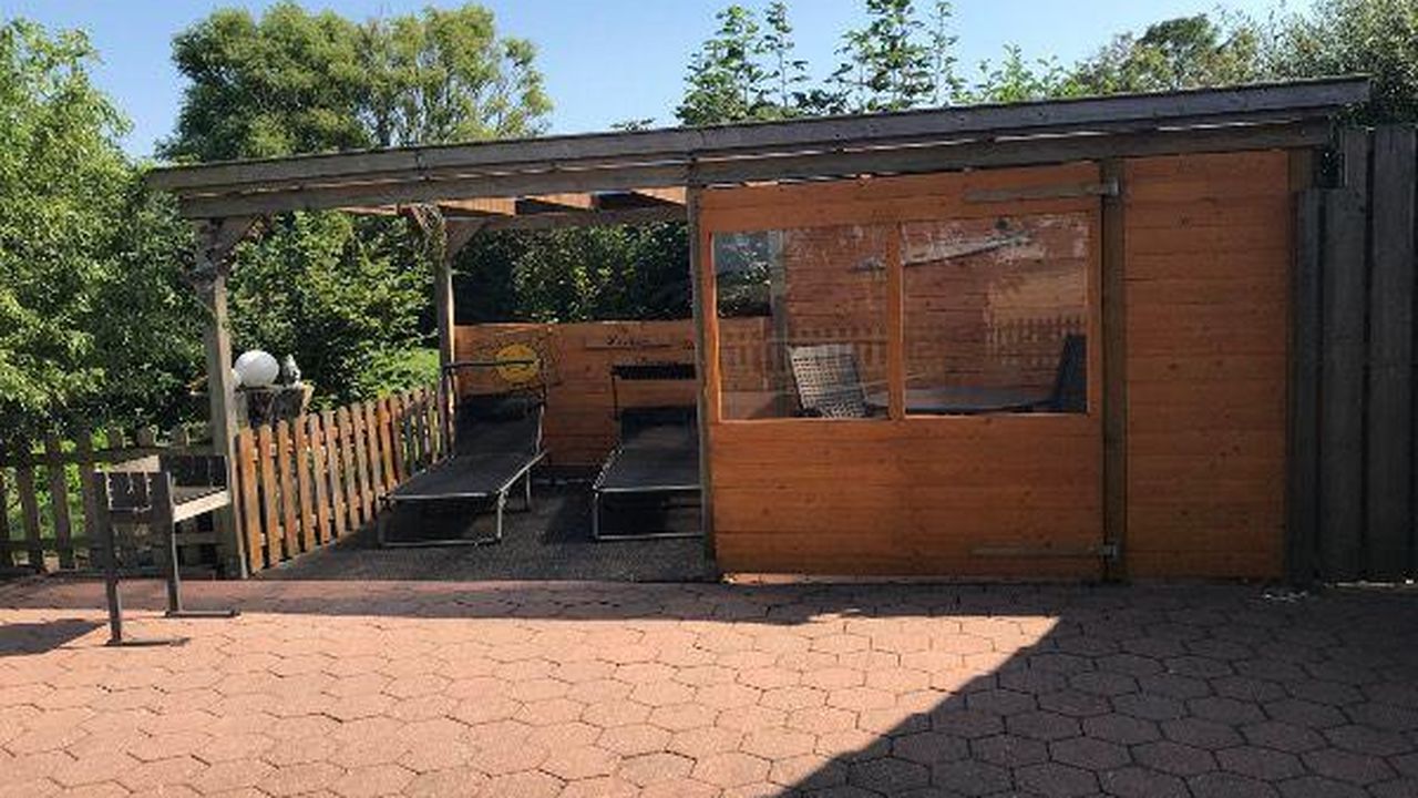 Terrasse. Freisitz mit Windschutztür Terrasse. Freisitz mit Windschutztür